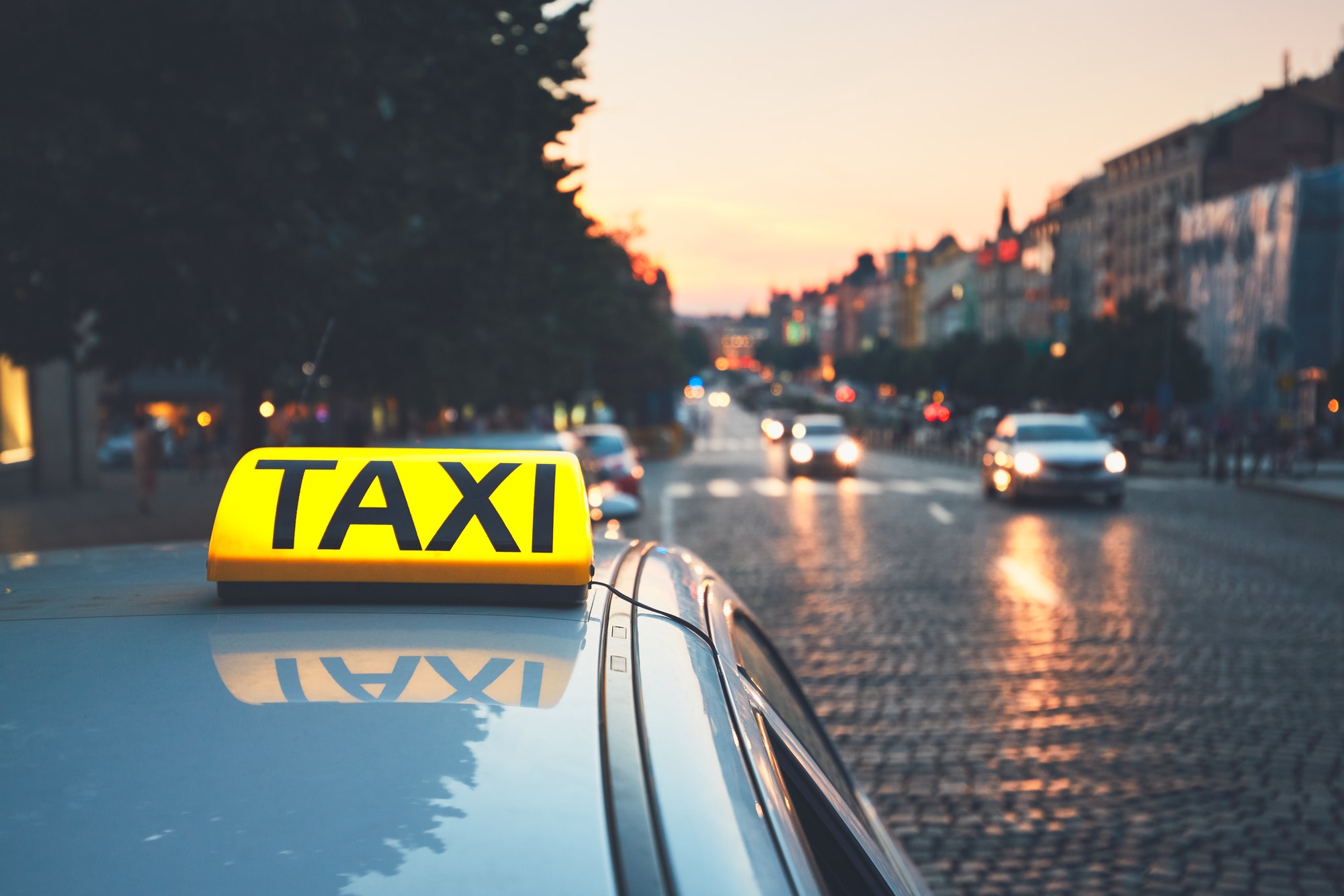 UAE private taxi service in uae